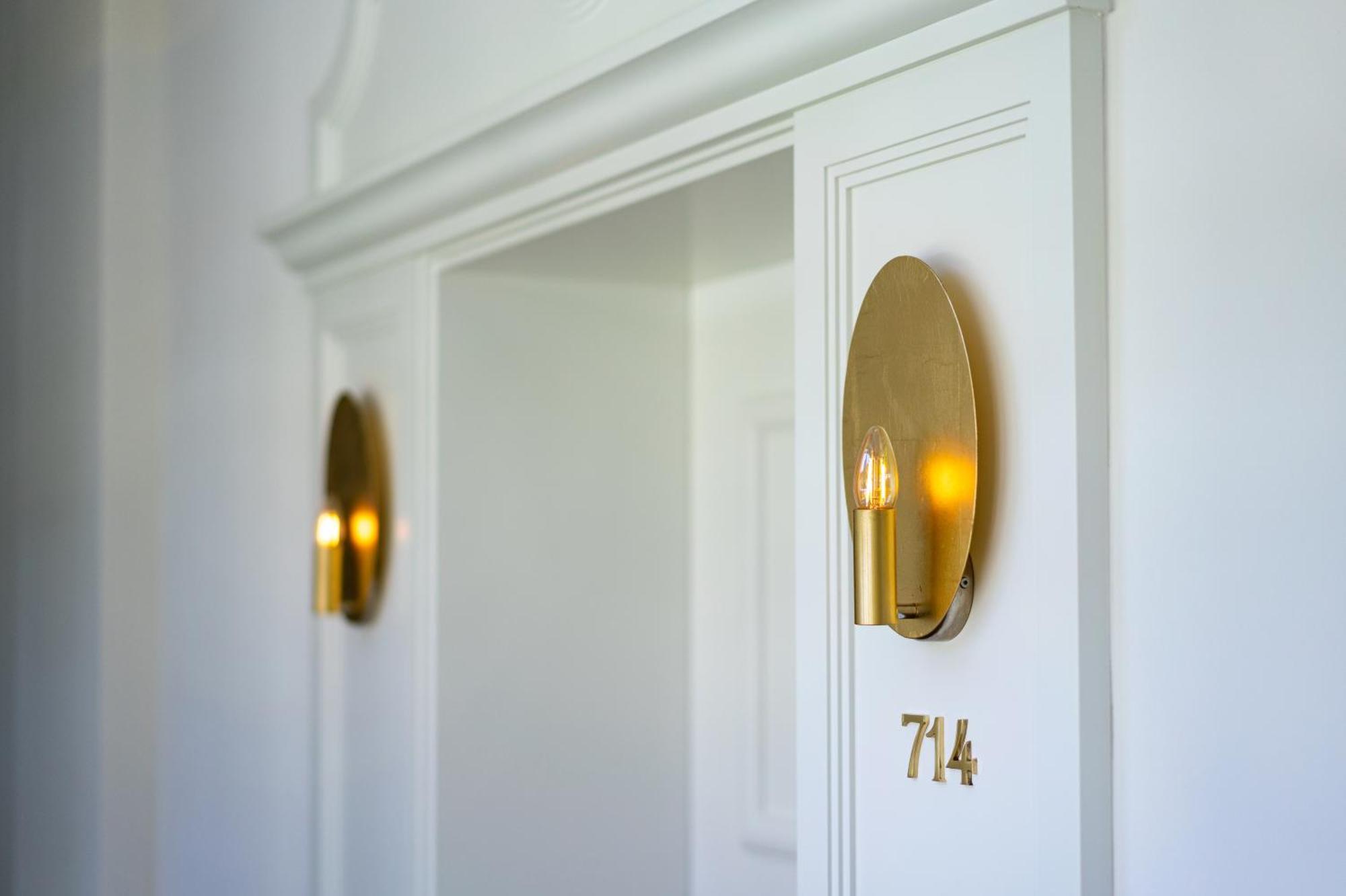 Das ทีแกร์นซี ภายนอก รูปภาพ A pair of wall lights