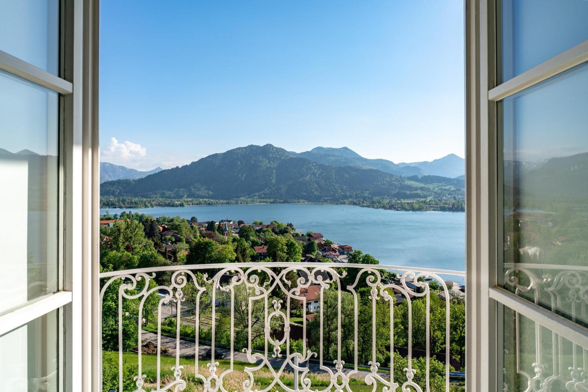 Das ทีแกร์นซี ภายนอก รูปภาพ View of the lake from the hotel